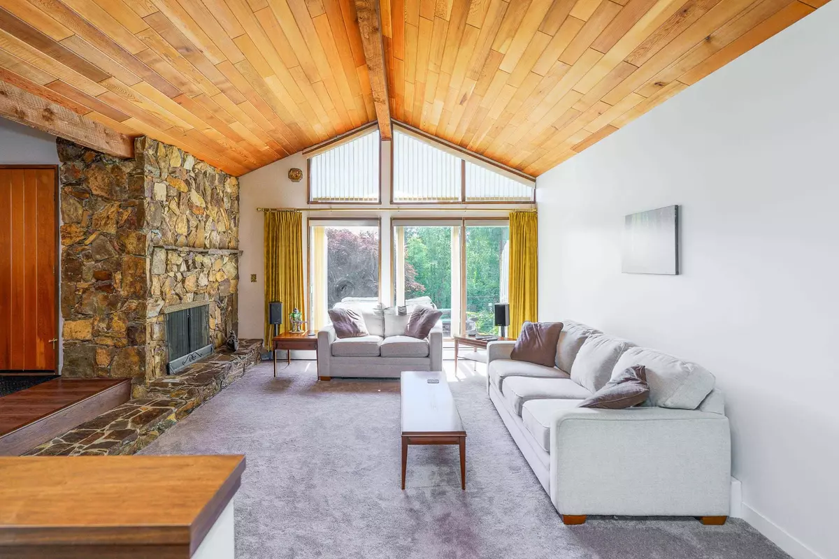 Maple Ridge, BC V2W 1N3,27573 Sayers CRES