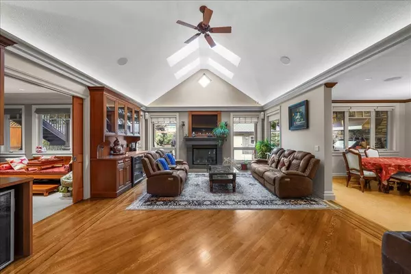 Delta, BC V4M 1B4,5085 1 AVE