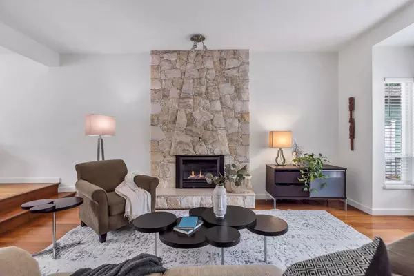 North Vancouver, BC V7J 3N2,2021 Rufus DR