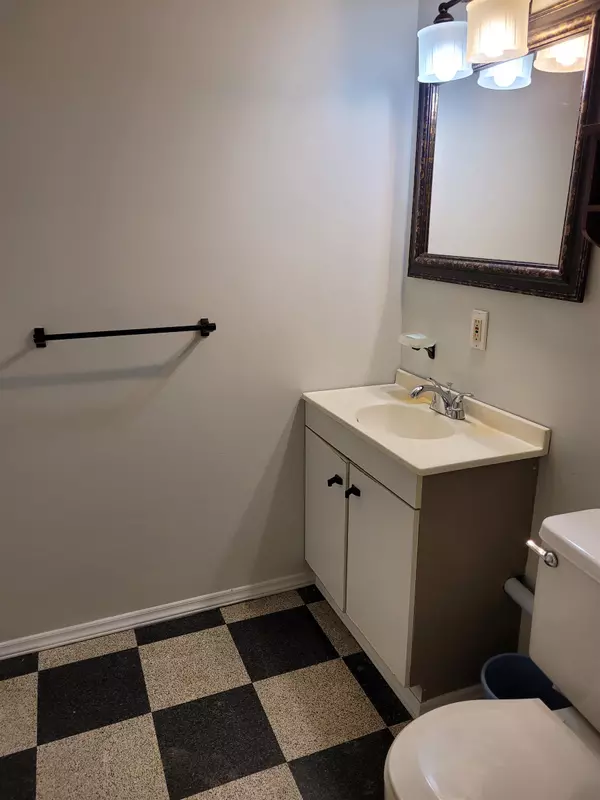 Coquitlam, BC V3K 1Y1,322 Laurentian CRES