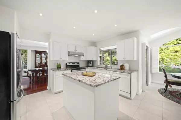 Port Moody, BC V3H 4V6,102 Aspenwood DR