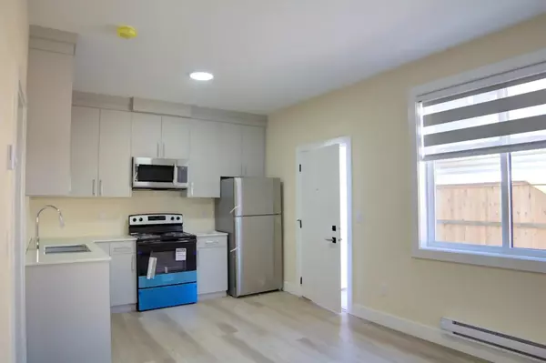 5171 57 ST Ladner, BC V4K 3G2
