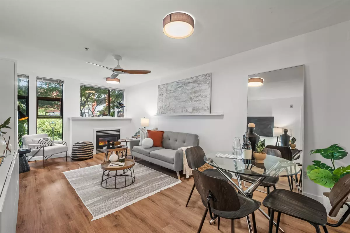 North Vancouver, BC V7M 3G3,305 Lonsdale AVE #305