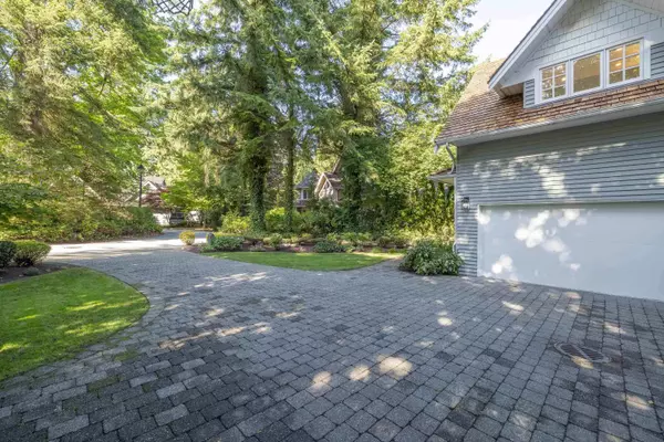 West Vancouver, BC V7T 1P3,416 Gordon AVE