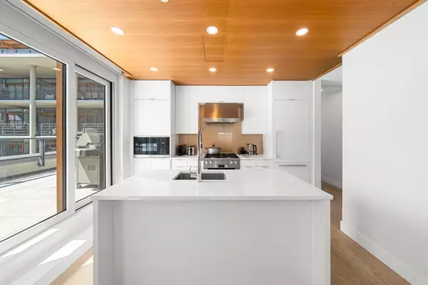 West Vancouver, BC V7W 0A4,6707 Nelson AVE #309