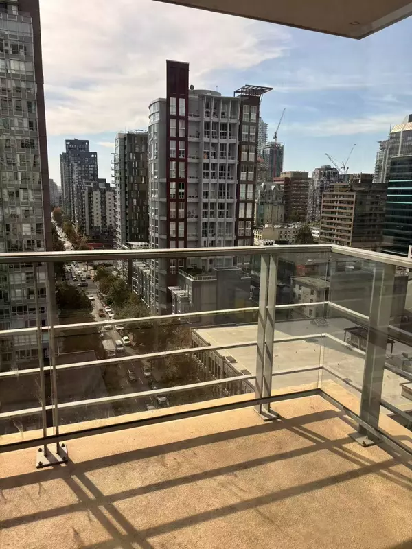 Vancouver, BC V6B 0E4,565 Smithe ST #1503