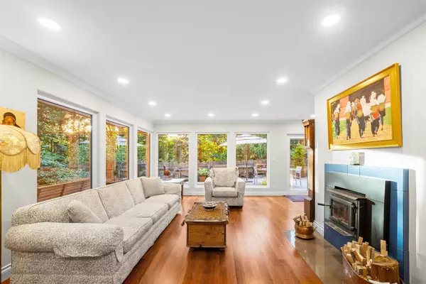 West Vancouver, BC V7W 2T1,6775 Marine DR