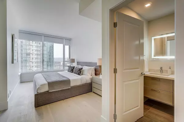 1211 Melville ST #903 Vancouver, BC V6E 0A7