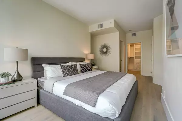 Vancouver, BC V6E 0A7,1211 Melville ST #903