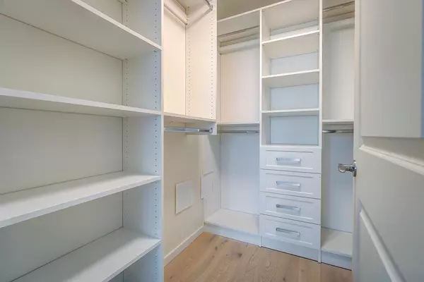 1211 Melville ST #903 Vancouver, BC V6E 0A7