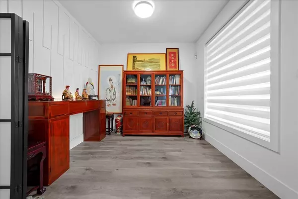 Surrey, BC V3Z 0A7,2581 168 ST