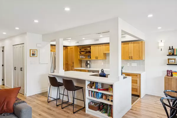 North Vancouver, BC V7J 3H6,1053 Old Lillooet RD