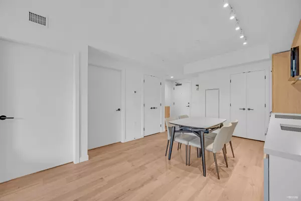 Surrey, BC V3T 0S7,10448 University DR #302