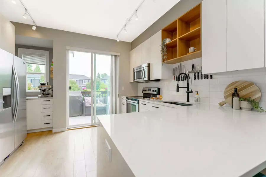 10974 Barnston View RD #5, Pitt Meadows, BC V3Y 0B9