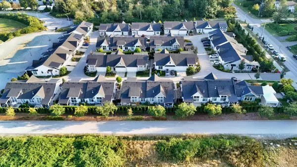 Surrey, BC V3S 3B4,5528 148 ST #2