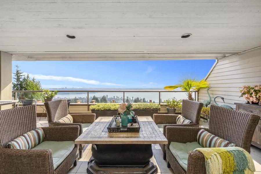 2250 Folkestone WAY #33, West Vancouver, BC V7S 2X7