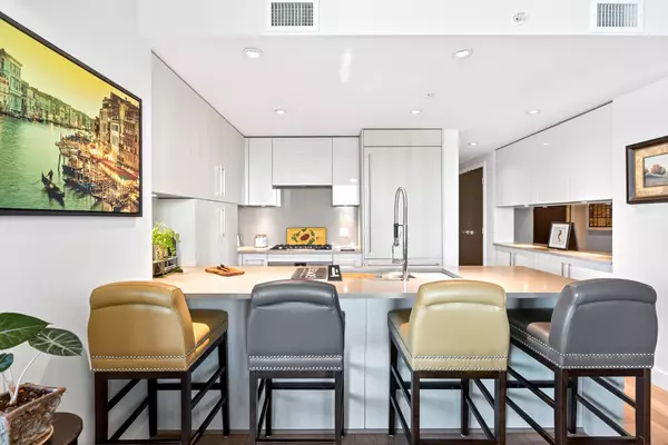 210 Salter ST #903 New Westminster, BC V3M 0J9