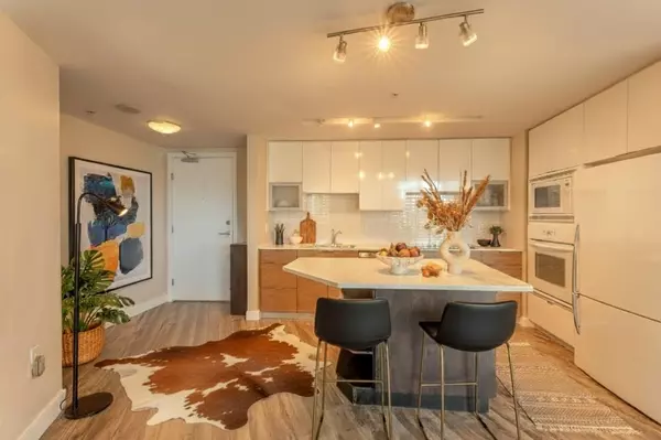 North Vancouver, BC V7M 0A5,175 W 2nd ST #901