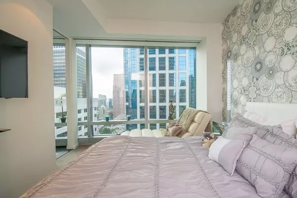 Vancouver, BC V6E 0B3,1151 W Georgia ST #2305