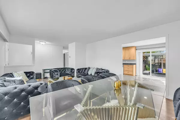 Maple Ridge, BC V2X 3C5,22938 Fuller AVE