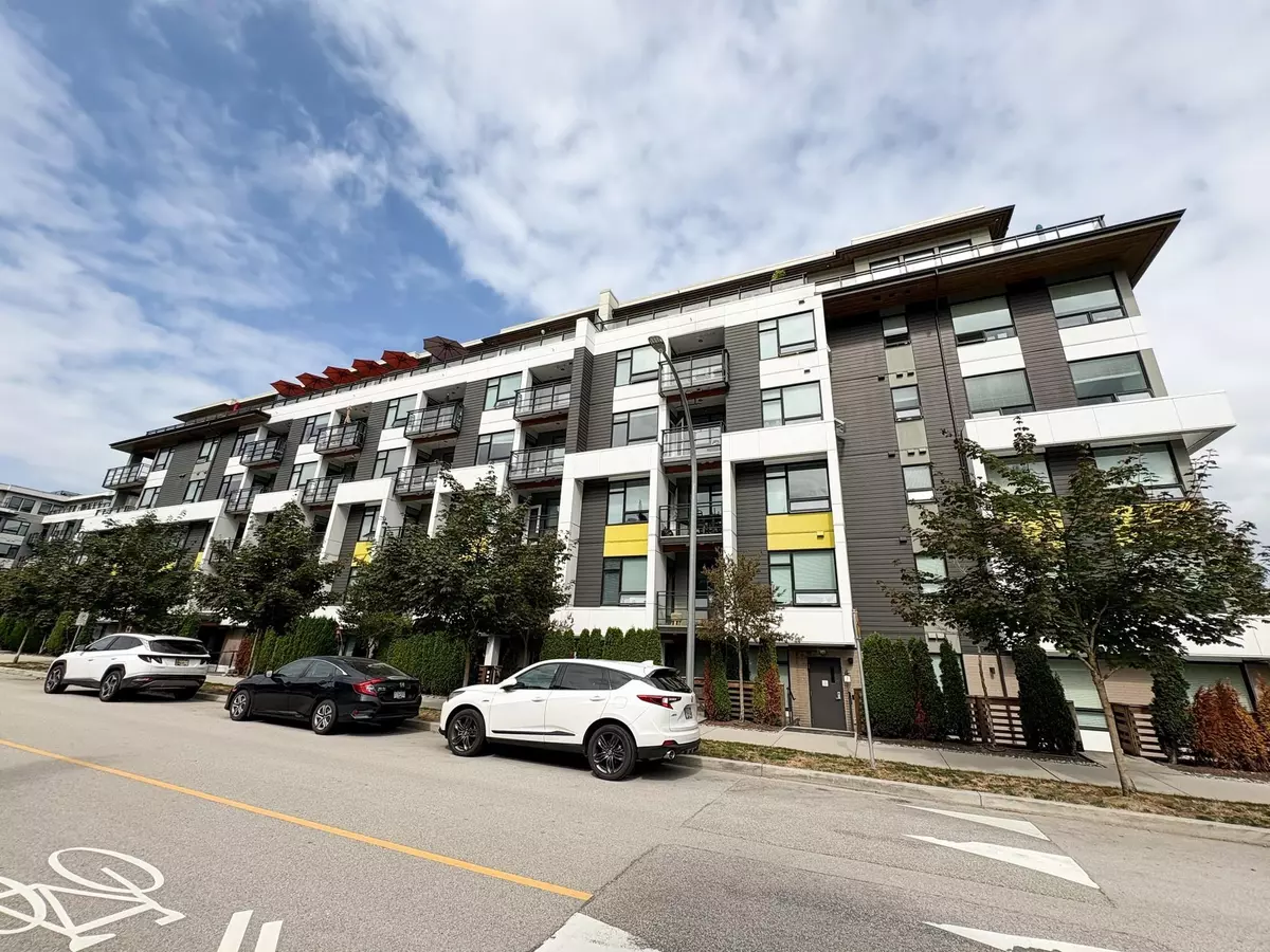 Port Moody, BC V3H 0L3,3038 St George ST #407
