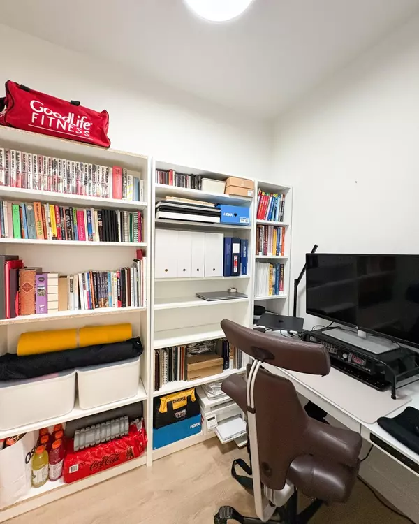 Port Moody, BC V3H 0L3,3038 St George ST #407