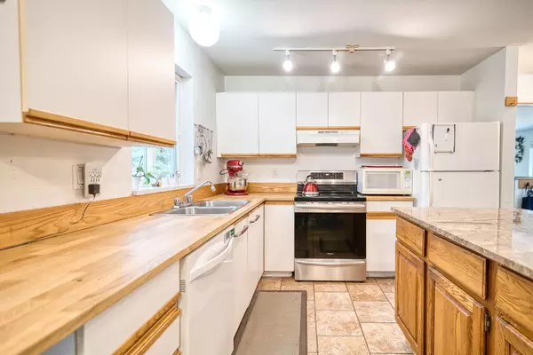 7955 Connor RD Halfmoon Bay, BC V7Z 1A6