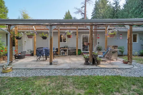 Halfmoon Bay, BC V7Z 1A6,7955 Connor RD