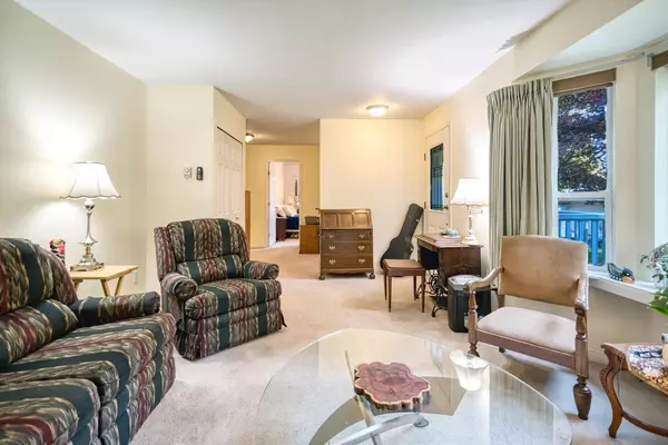 7955 Connor RD Halfmoon Bay, BC V7Z 1A6