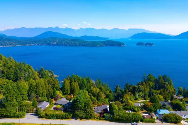 1504 Tideview RD Gibsons, BC V0N 1V6