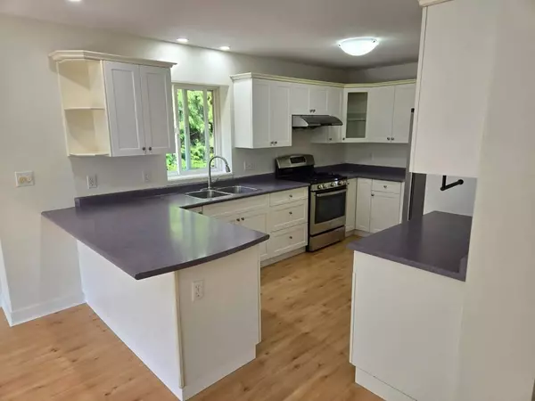 Pitt Meadows, BC V3Y 2R7,19836 Fairfield AVE #Upper