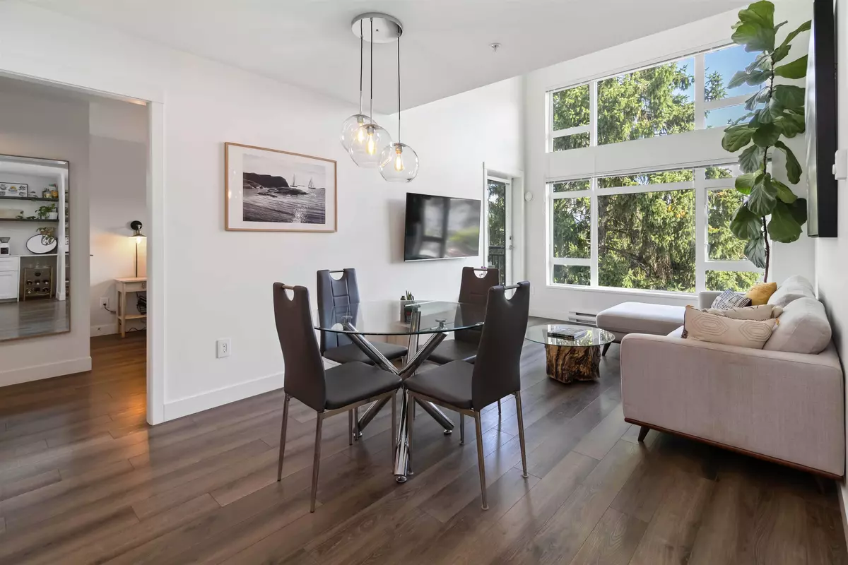 Port Moody, BC V3H 0J3,2525 Clarke ST #515