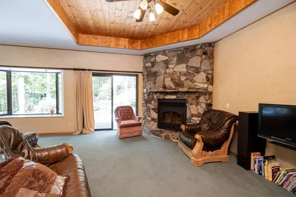 11832 Sunshine Coast HWY Pender Harbour, BC V0N 1Y2