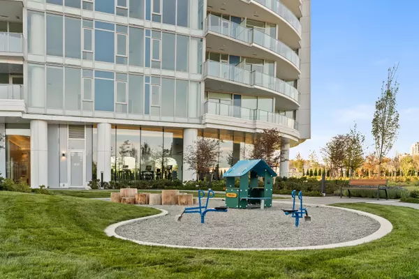 7728 Park CRES #1204 Burnaby, BC V3N 0J8