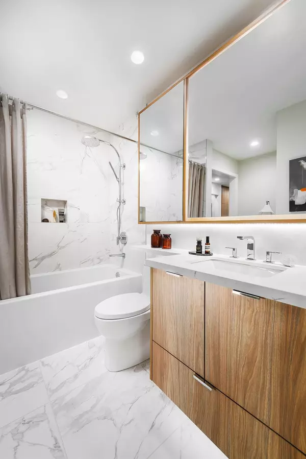 7728 Park CRES #1204 Burnaby, BC V3N 0J8