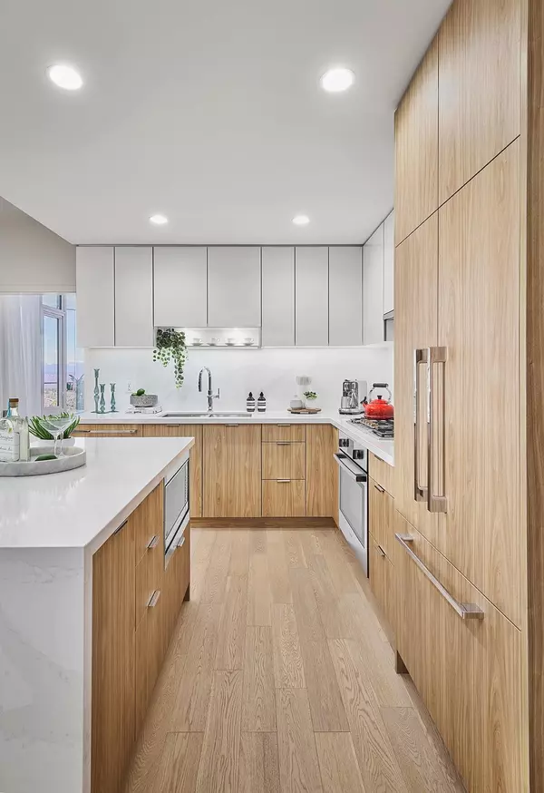 Burnaby, BC V3N 0J8,7728 Park CRES #1204