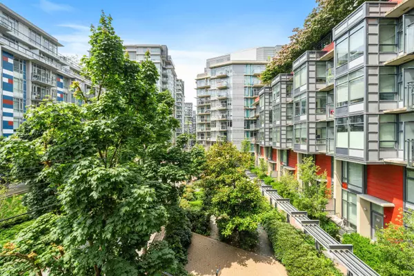 38 W 1st AVE #304, Vancouver, BC V5Y 0K3