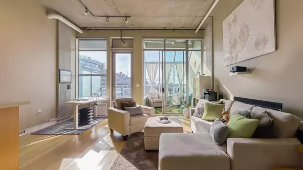 Vancouver, BC V5Y 1L3,495 W 6th AVE #304