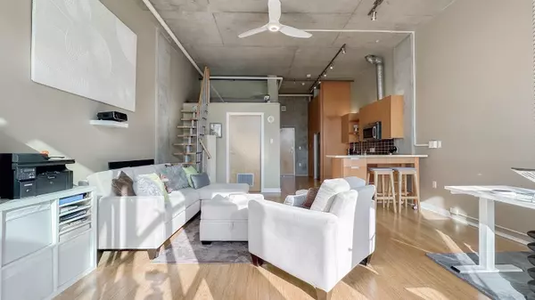 Vancouver, BC V5Y 1L3,495 W 6th AVE #304