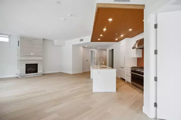 West Vancouver, BC V7W 0A4,6707 Nelson AVE #702