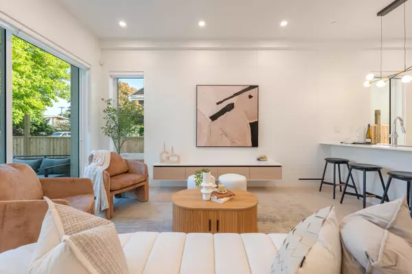 Vancouver, BC V5X 3P2,6933 Prince Edward ST #1