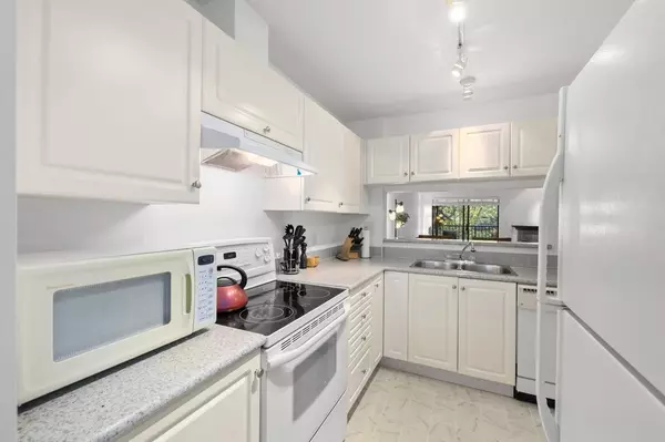 Coquitlam, BC V3K 4V2,102 Begin ST #404