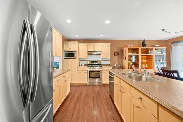 Coquitlam, BC V3E 2X8,3302 Robson DR