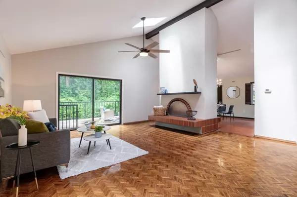 8649 Sunbury PL, Delta, BC V4C 3Y9