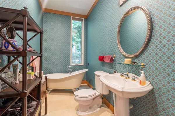 1178 Laurier AVE Vancouver, BC V6H 1Y5