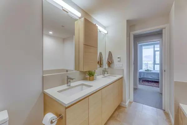 4168 Lougheed HWY #2806 Burnaby, BC V5C 0N9