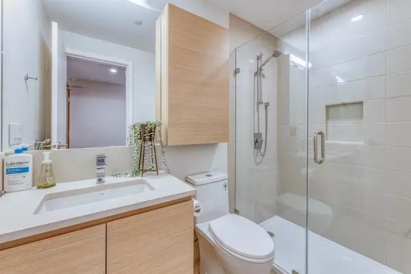 4168 Lougheed HWY #2806 Burnaby, BC V5C 0N9