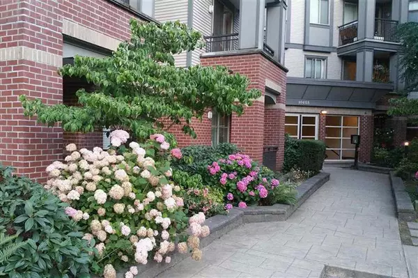 10455 University DR #402, Surrey, BC V3T 0A5