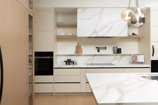 West Vancouver, BC V7V 3X4,1385 19th ST