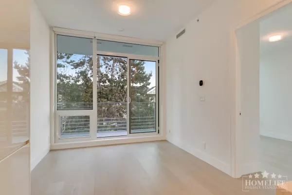 White Rock, BC V4B 0C7,1342 Johnston RD #303